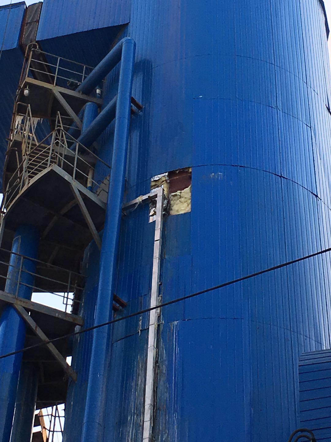 脫硫塔破洞漏液 脫硫塔破洞漏液